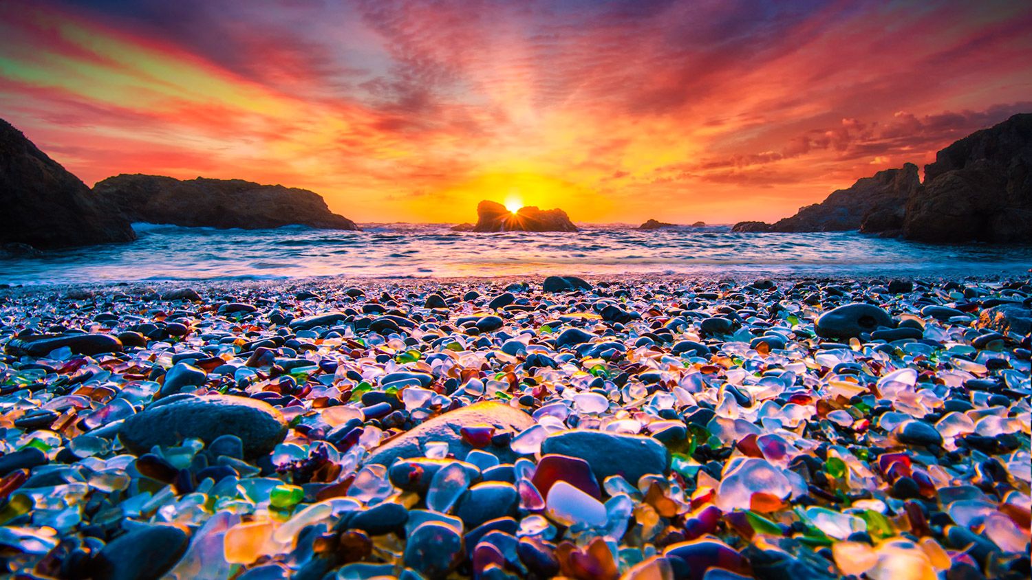 Playa de los cristales de colores